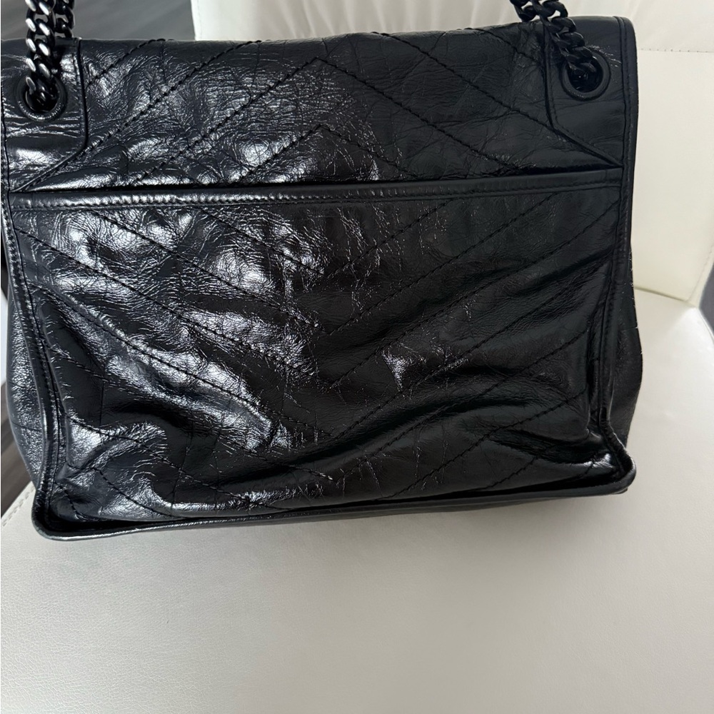 Yves Saint Laurent Niki medium flap in crinkled leather - Picture 4 of 12
